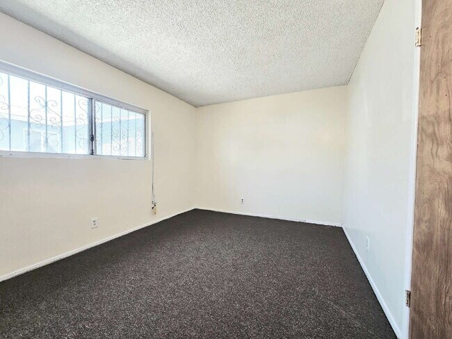 Building Photo - Spacious 2-Bedroom Home with Large Yard!!!