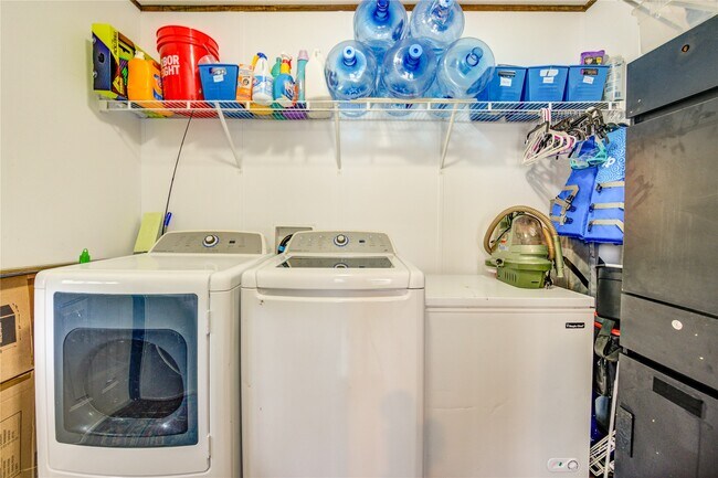 Building Photo - 17338 FM 1097