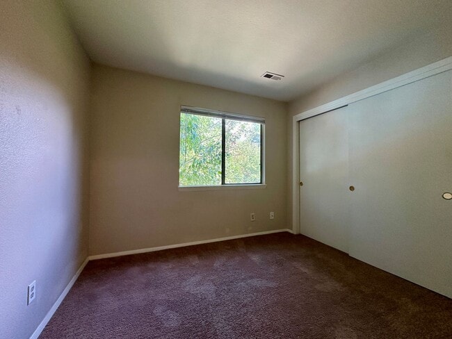Building Photo - Spacious 2 Bed 2 Bath Condo in Aurora! Acr...