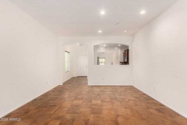 Building Photo - 10847 W Avenida Del Rey
