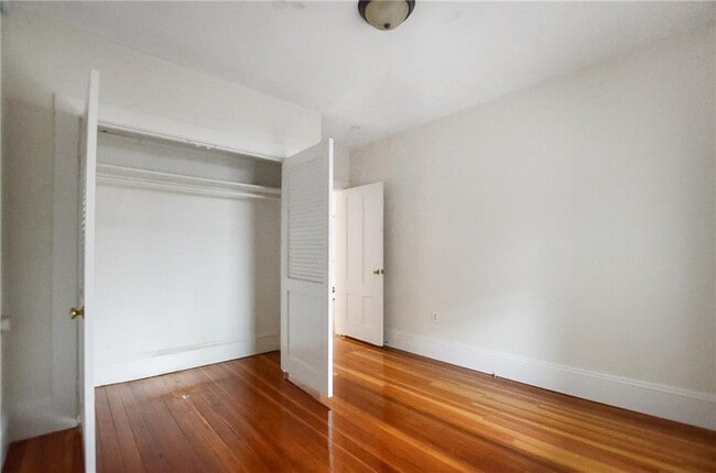 Building Photo - 292 Pleasant St