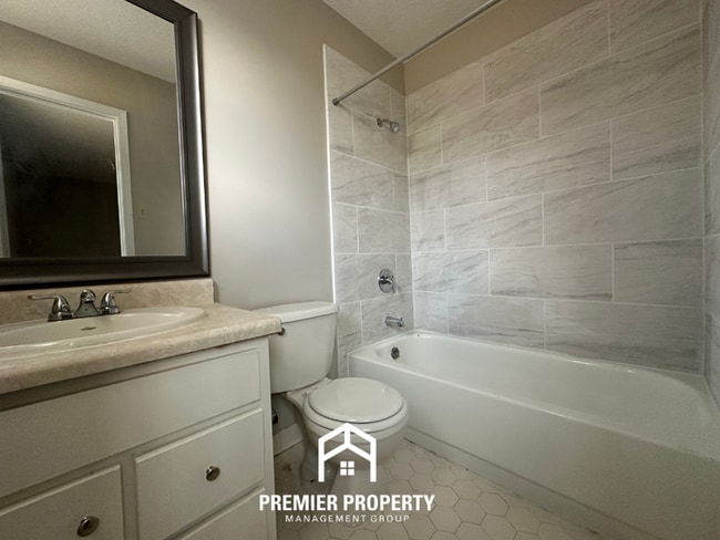 Building Photo - Charming 3BR Memphis Home with Garage, Open Kitchen & Fenced Backyard