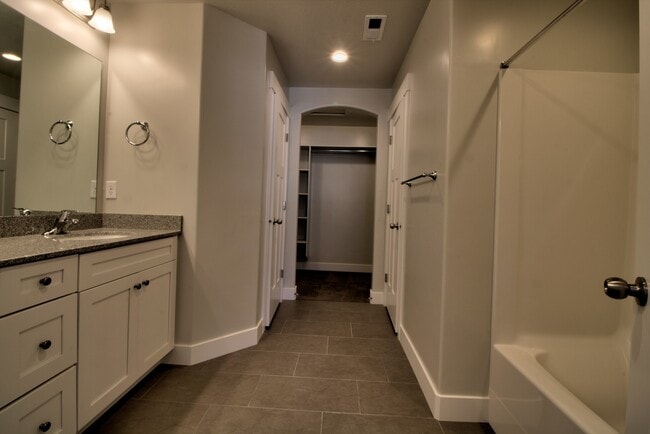 Building Photo - Pet Friendly Lehi Townhome