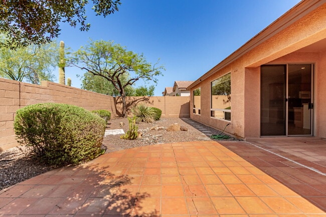 Building Photo - "Charming 2-Bedroom + Den Oasis with Spaci...