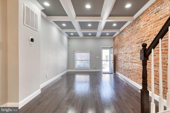 Building Photo - 635 S Lehigh St