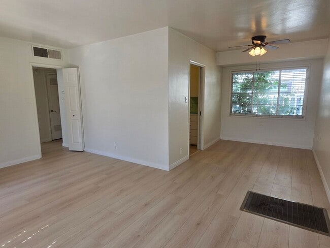 Building Photo - 2904 Sunset Ave