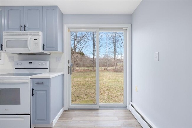 Building Photo - 4 Longmeadow Ave