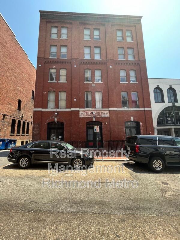 Primary Photo - 21 S 13th St