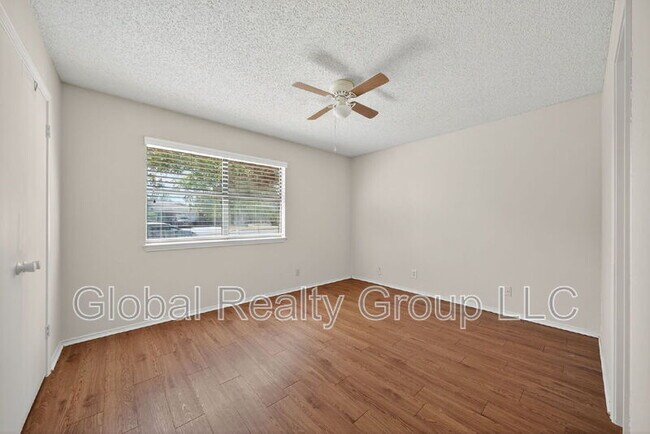 Building Photo - 309 Meadow Dr