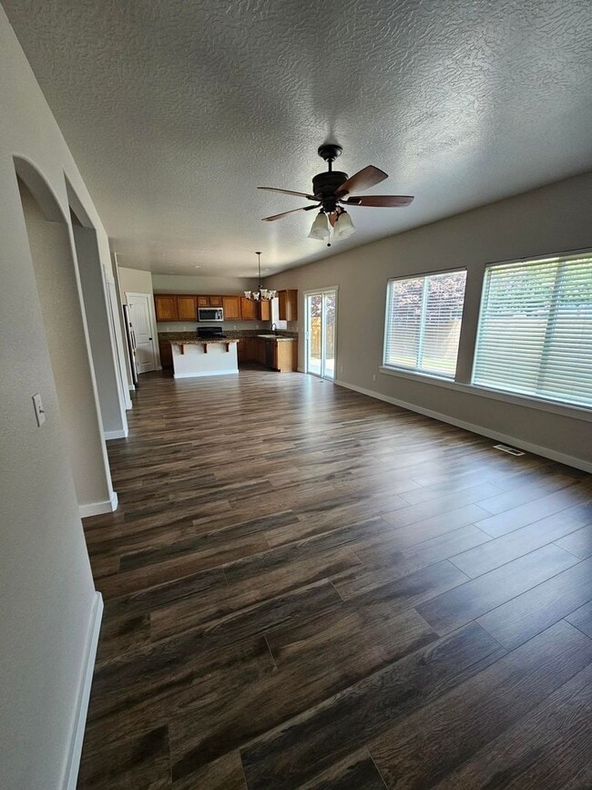 Building Photo - 6214 N Silver Elm Way