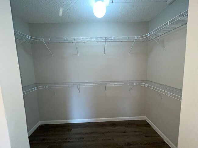 Building Photo - Beautiful 2 Bedroom 2 Bathroom Unit in Wil...