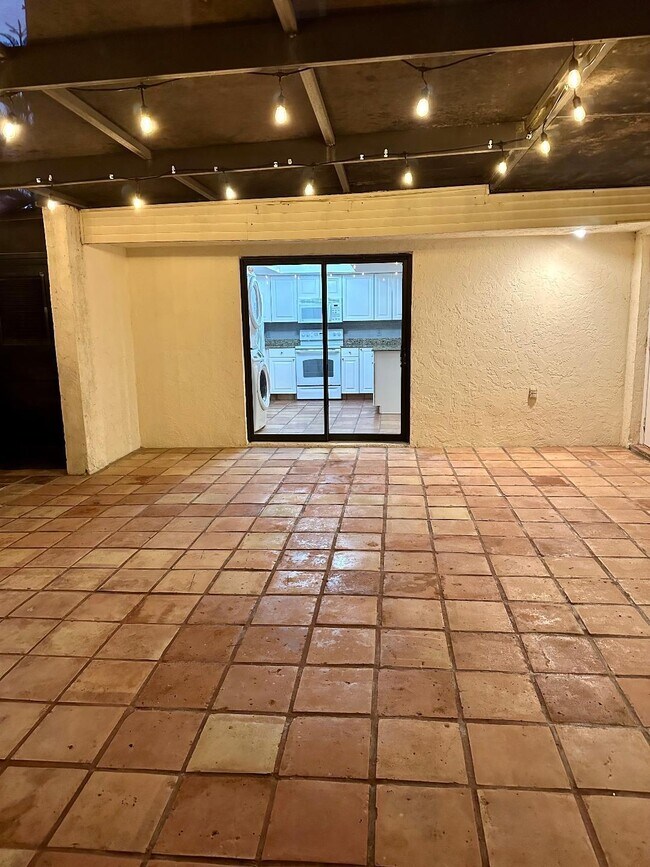 Building Photo - 1608 Shaker Cir