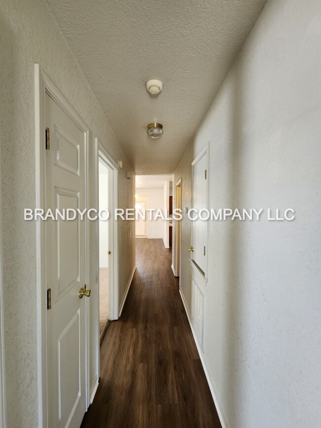 Building Photo - 4600 Acorn Creek Trail