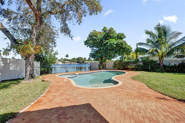 Building Photo - 4200 NE 15th Ave