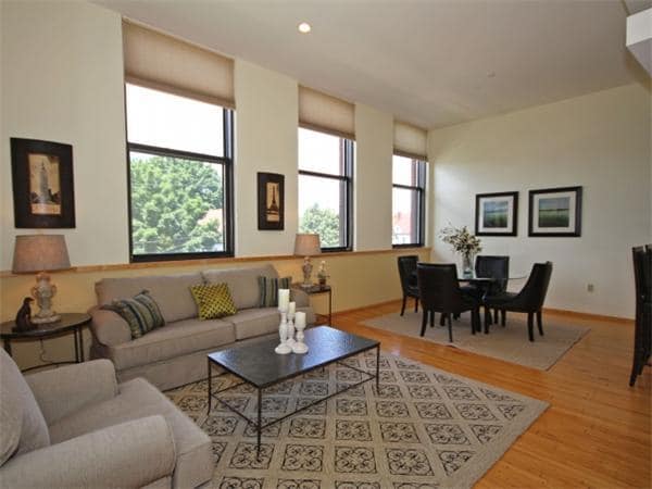 Primary Photo - 68 Central Ave