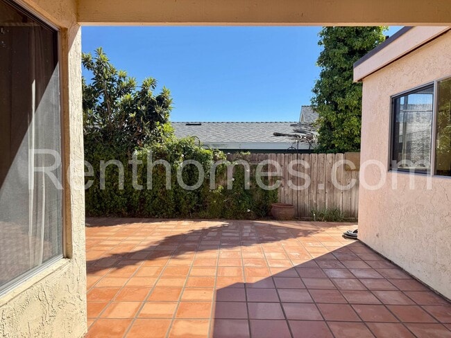 Building Photo - 1588 Rambla Puesta