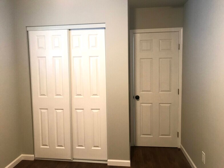 bedroom - 19725 Hiawatha St