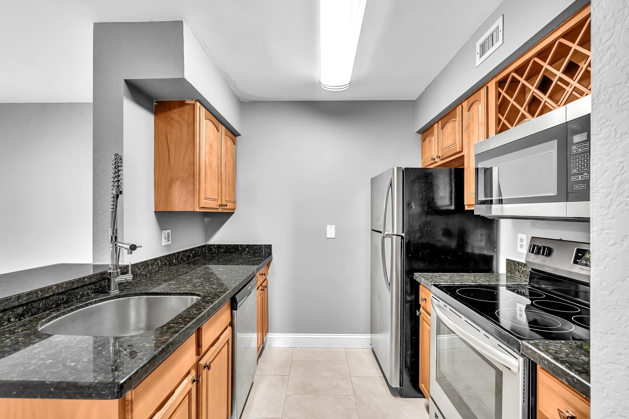 Building Photo - 2820 N Oakland Forest Dr
