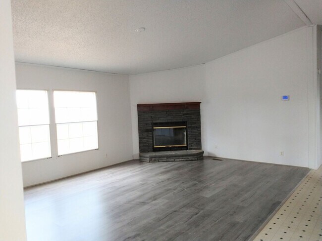 Building Photo - 239 Castlebury Ln
