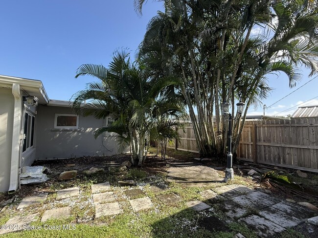 Building Photo - 2801 Lorna Dr