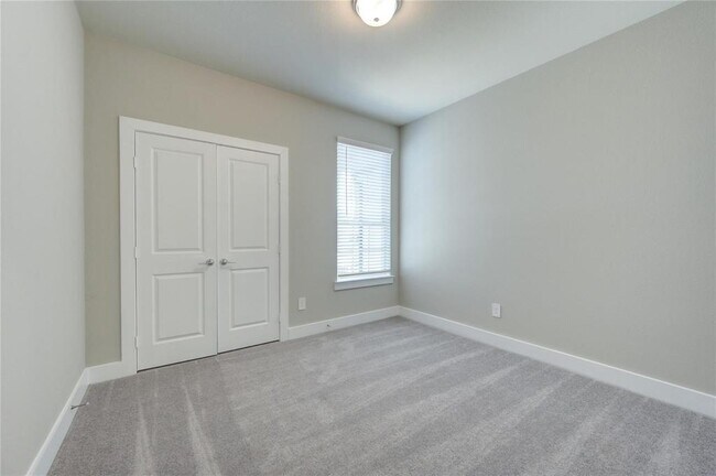 Building Photo - 1709 Summerlyn Ter Dr