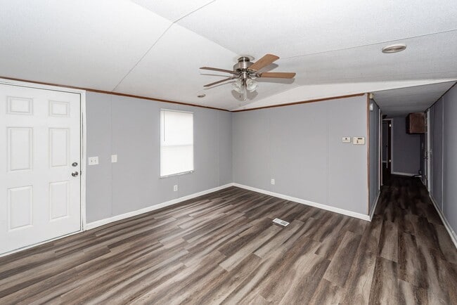 Building Photo - 2 Bedroom, 1 Bathroom Home in Charleston Farms - North Charleston