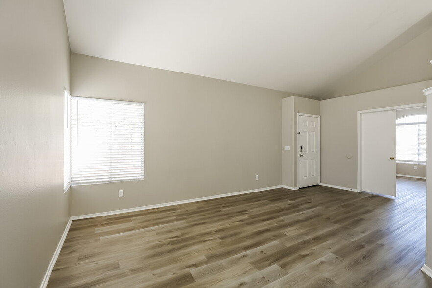 Building Photo - 1737 Villa Vista Way