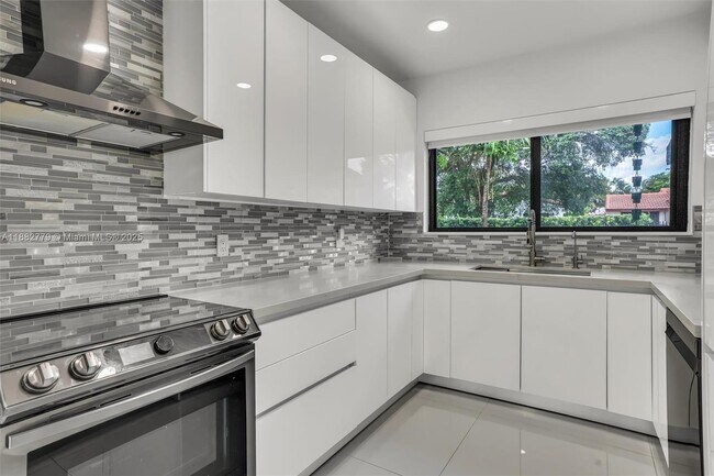 Building Photo - 2484 SW 25th St