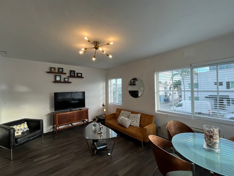 Building Photo - 511 75th St