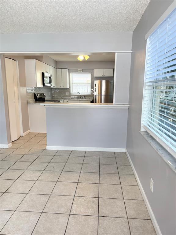 Building Photo - 813 Lake Palms Dr