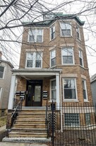 Building Photo - 4117 N Damen Ave