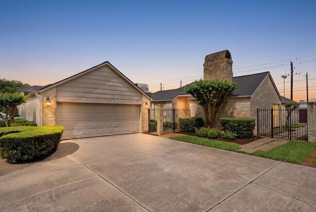 Building Photo - 2513 Country Club Blvd