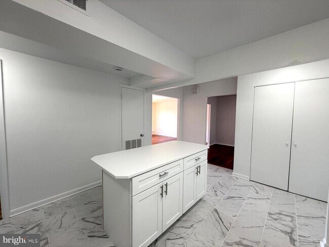 Building Photo - 606 Cooper Landing Rd