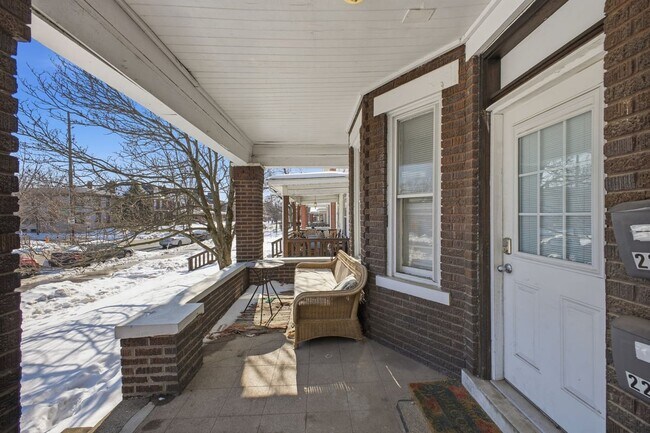 Building Photo - 2209 Summit St