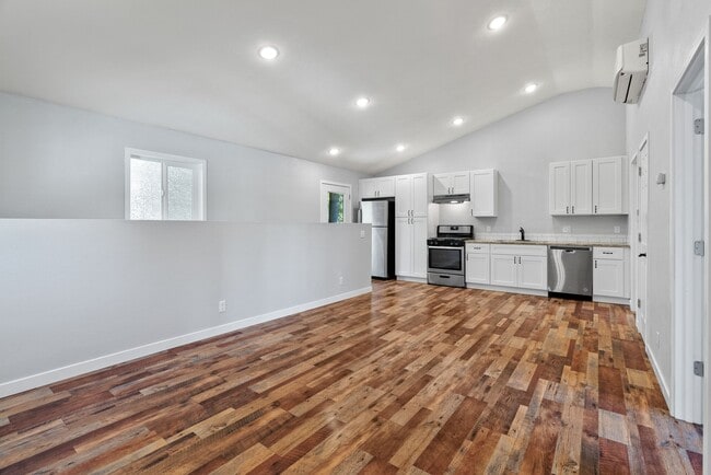 Building Photo - 900 Westwood Dr