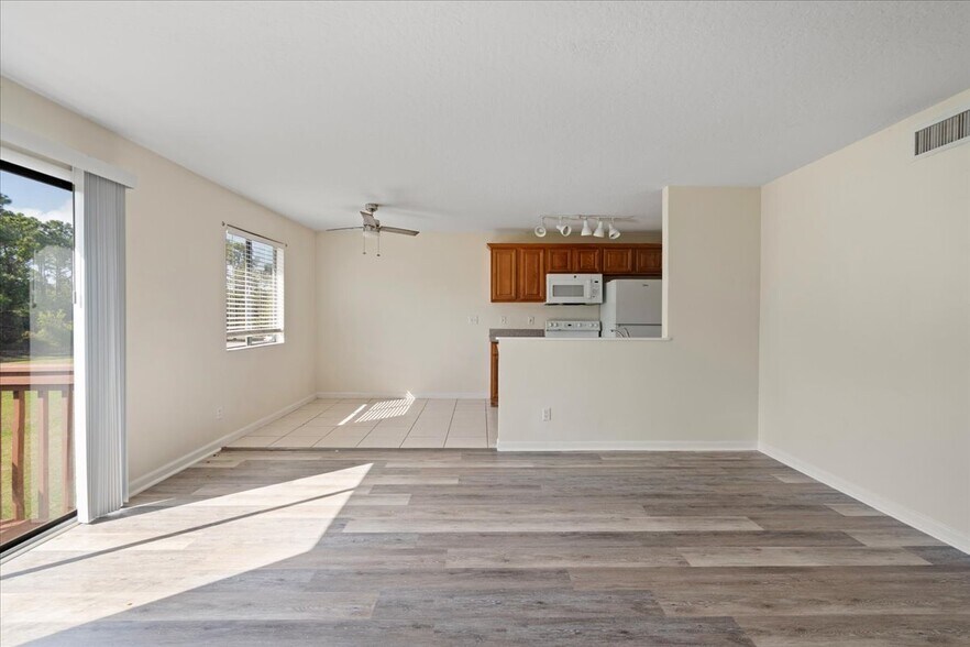 Building Photo - 1884 Agora Cir SE