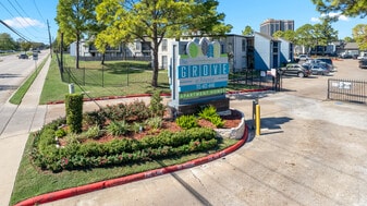 Front Entrance - The Grove at Pinemont