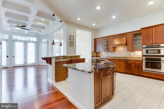 Building Photo - 18353 Fairway Oaks Square
