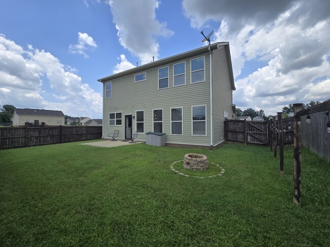 Building Photo - 3005 Montrose Ln