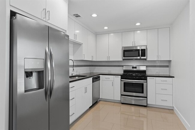 Building Photo - 4607 Ribbecke Ave