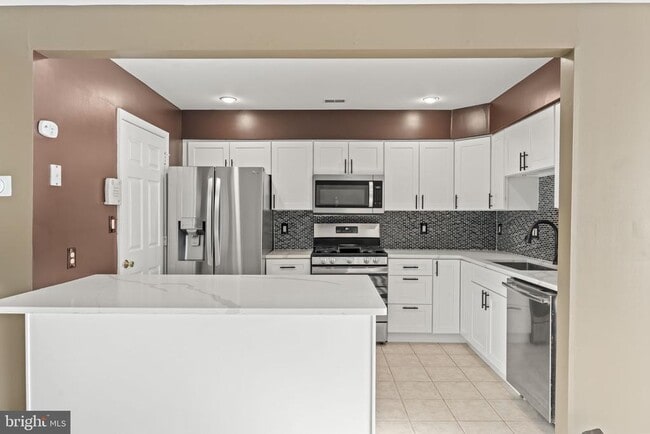 Building Photo - 4702 Grenwich Ln