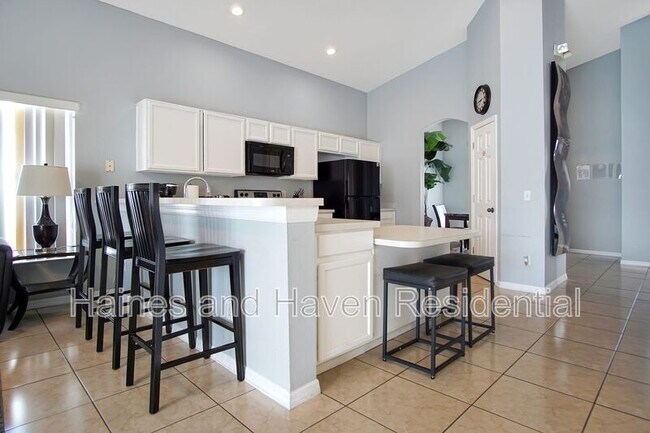 Building Photo - 323 Castlemain Cir
