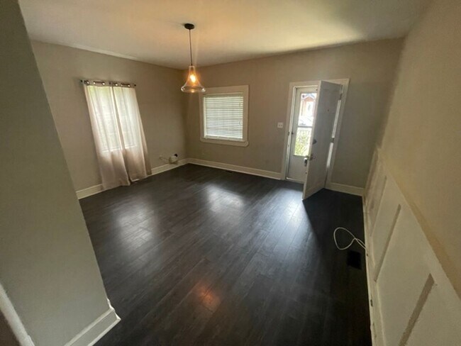 Building Photo - Charming 2 Bedroom Richmond Home