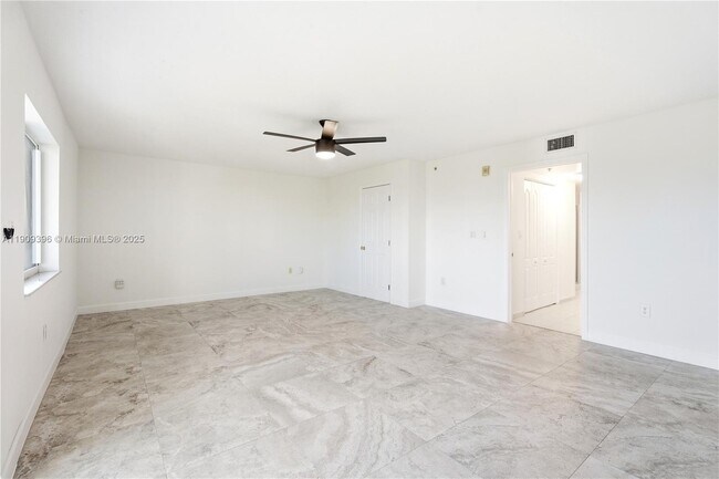 Building Photo - 280 SW 20th Rd