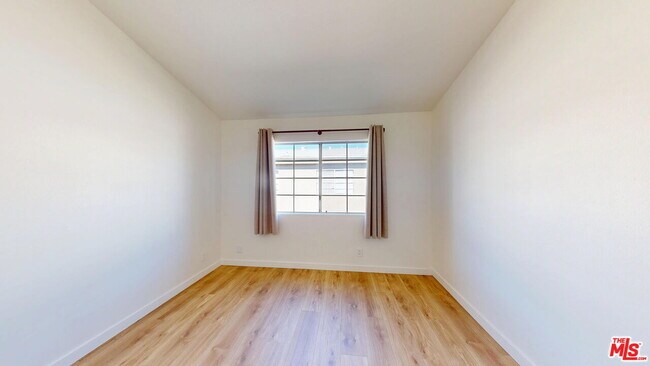 Building Photo - 18347 Saticoy St