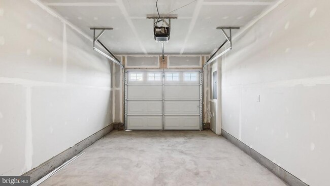 Building Photo - 160 Munsee Cir