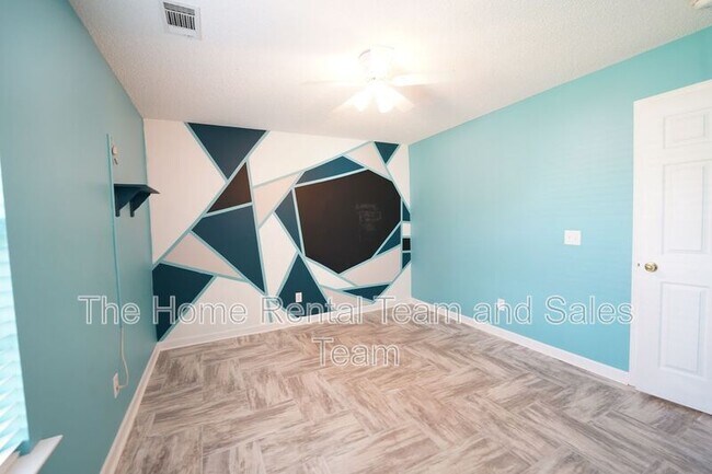 Building Photo - 134 Mustang Dr