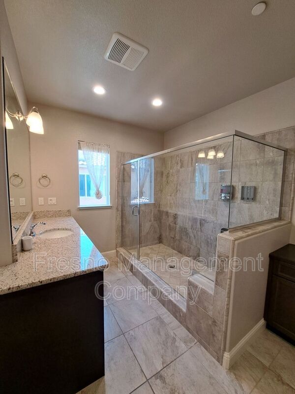 Building Photo - 4266 Sierra Madre Ave