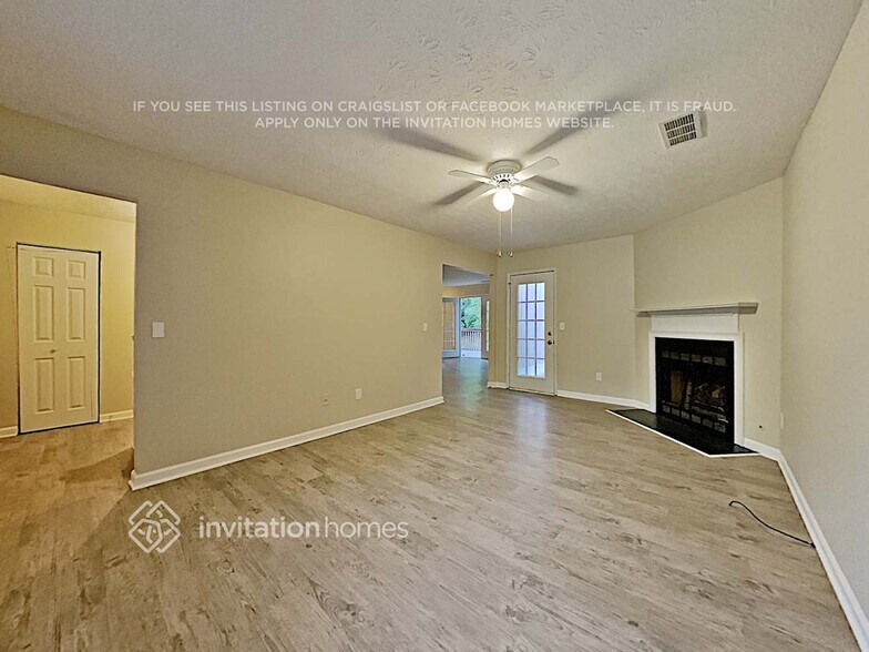 Building Photo - 715 Country Manor Way