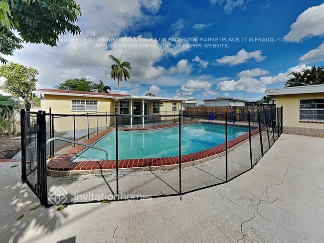 Building Photo - 2522 Holly Rd